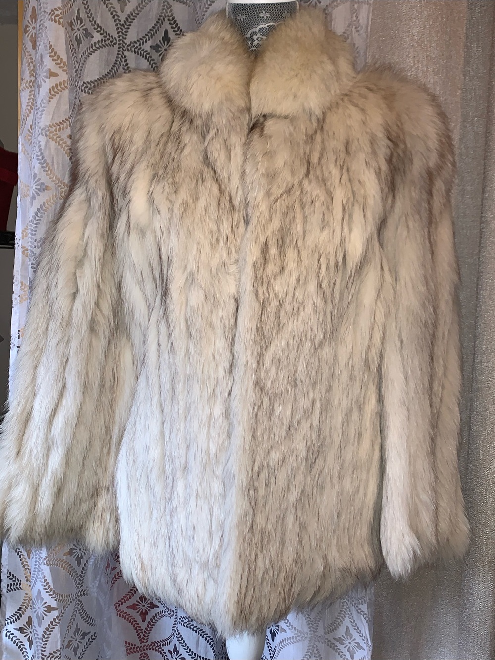 Gorgeous Cream Saga Fox Fur Coat + Leather Rabbit Fur Lined Gloves•EUC!